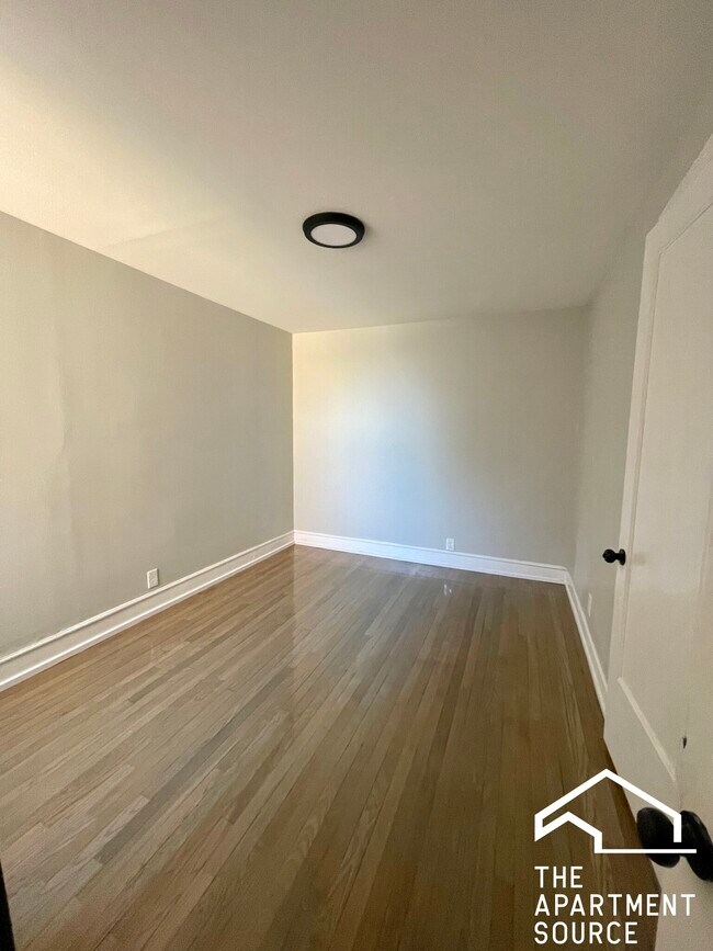 Photo - 4639 S Prairie Ave Unit 1