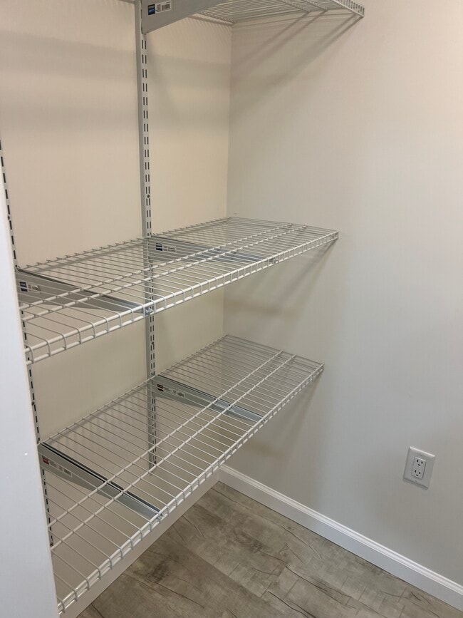 Photo - 32 Kathleen Pl Unit 1 Bedroom Basement Appt