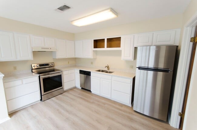 Photo - 915 Todd Ln