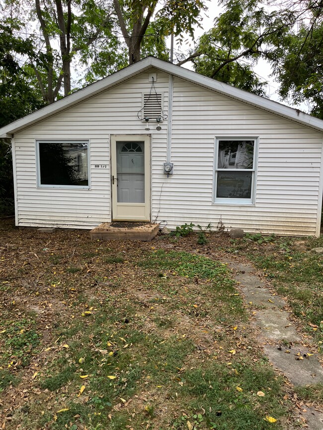 908 1/2 S 24th Street Tiny House - 908 1/2 S 24th Street Tiny House