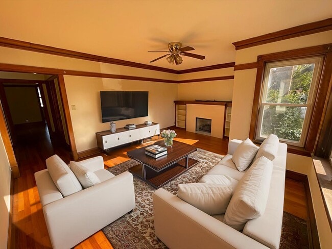 Photo - 5056 W Henderson St Unidad 1E