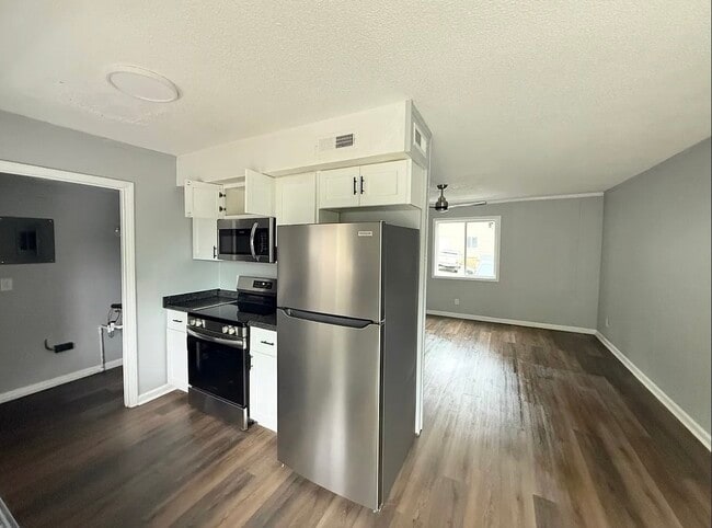 Building Photo - Charlotte's Crossing 74 Unit 6