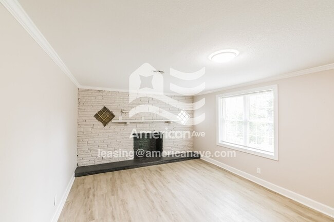 Photo - 2403 2nd St E