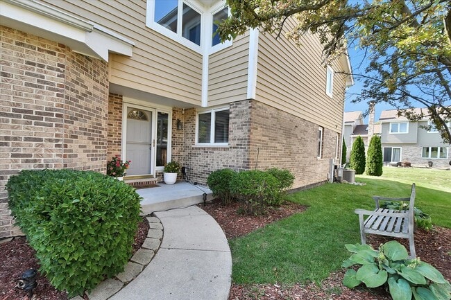 Photo - 17323 Lakebrook Dr