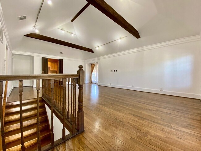 Photo - 2317 Routh St Unit B