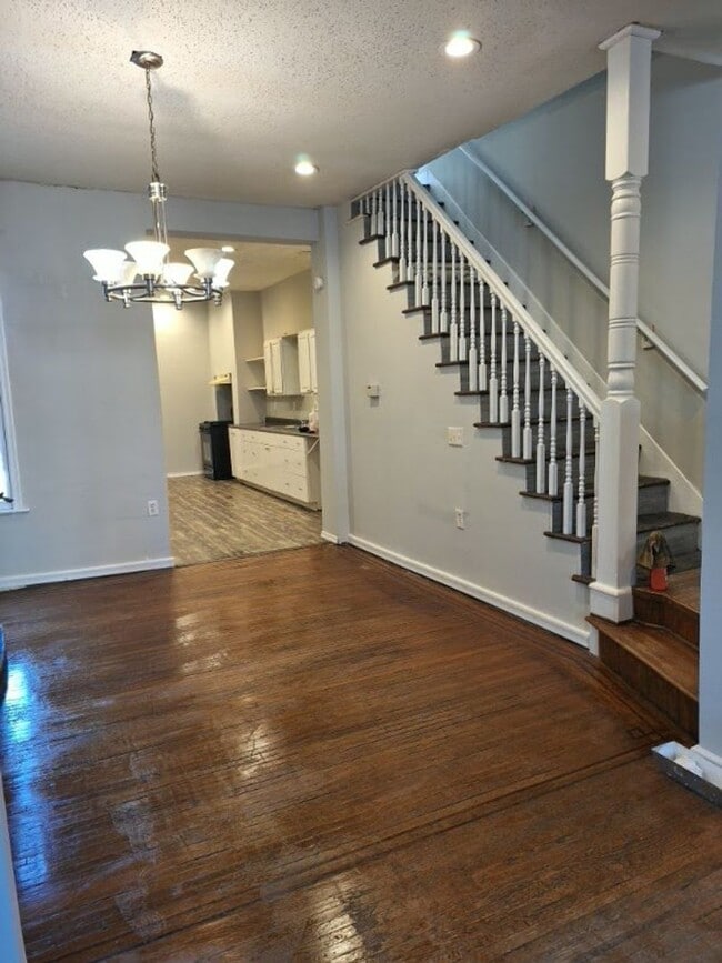 Photo - 5 Bedroom home available now in York!