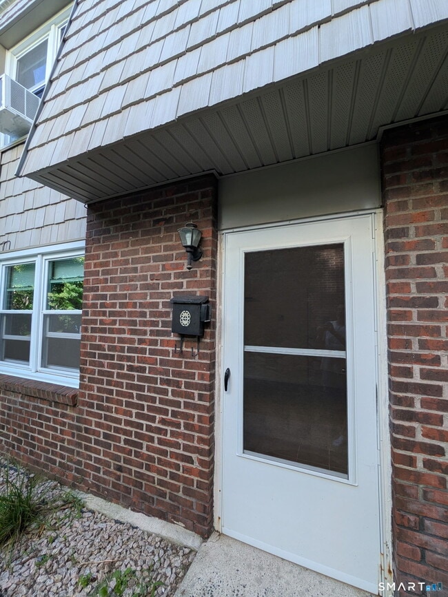 Building Photo - 61 Dover Ct Unit B