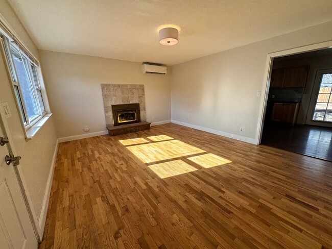 Photo - FOR RENT: UNFURNISHED: - Super Sweet Cottage style home in Midtown Bend.