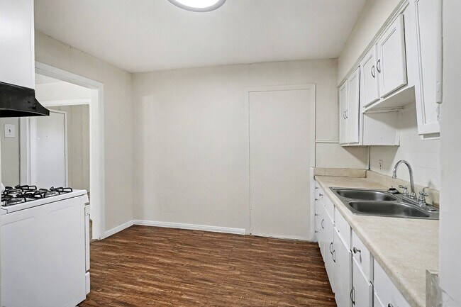 Photo - 5711 Ridgeway Dr