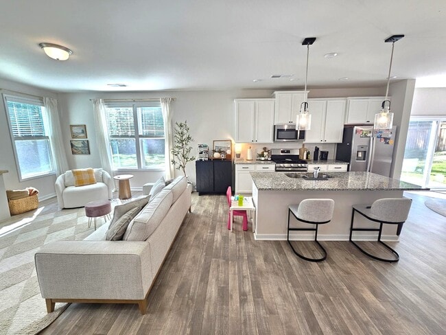 Photo - 698 Oak Br Pl