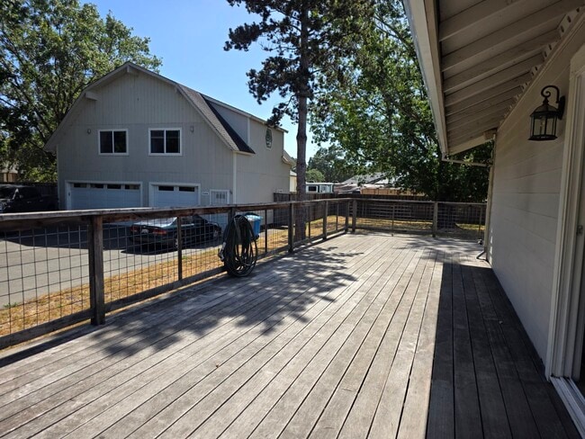 780 W Cotati Ave