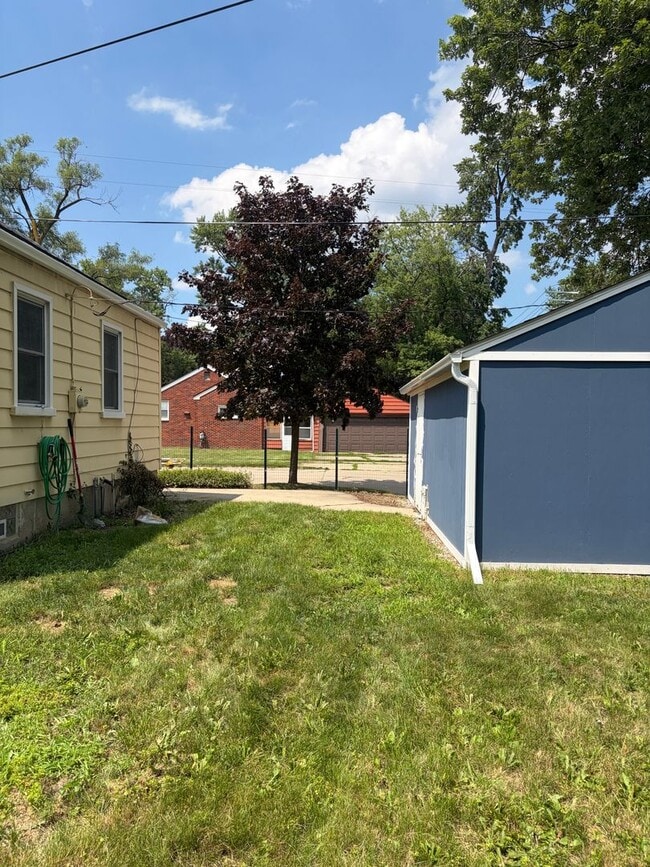 Photo - 3 bedroom, 2 bathroom bungalow with basement and 2 car garage on oversized lot
