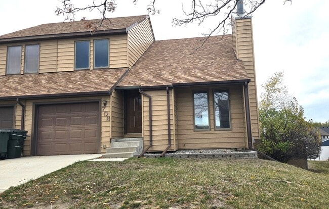 Building Photo - 3 Bedrooms, 2.5 Bathrooms, 1 Car Garage Fo...