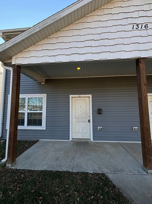 Photo - 1316 E Blaine St Unit B