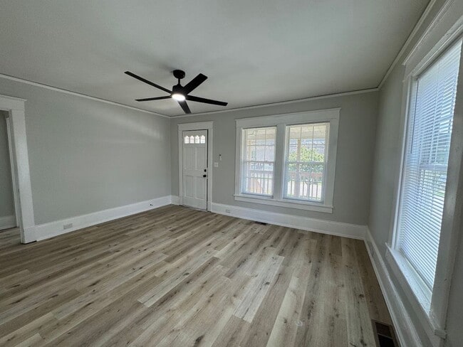 Photo - 3bed/1bath House $1395!