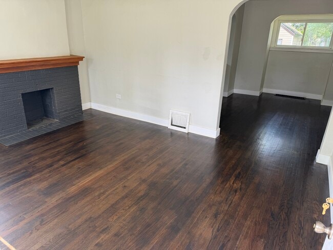 Photo - 2419 W Ayres Ave