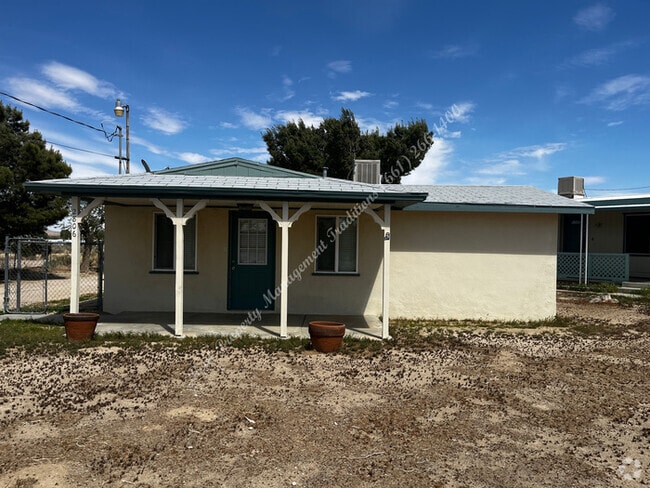 Building Photo - Adorable 2 + 1 in Rosamond Rental