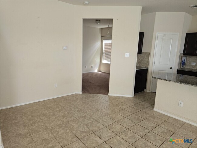 Photo - 260 Circle Wy