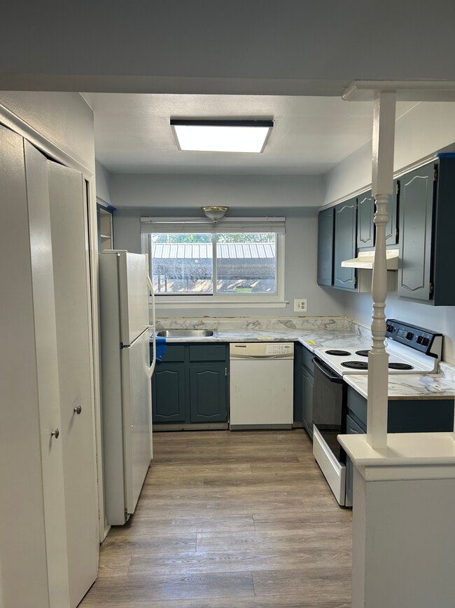 Building Photo - 15948 W 11 Mile Rd Rental