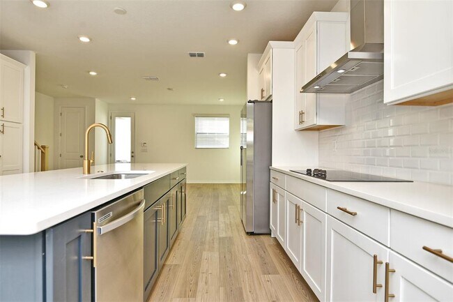 2948 Voyager Ave