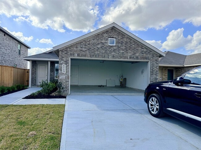 Photo - 6115 Sunburst Scarlet St