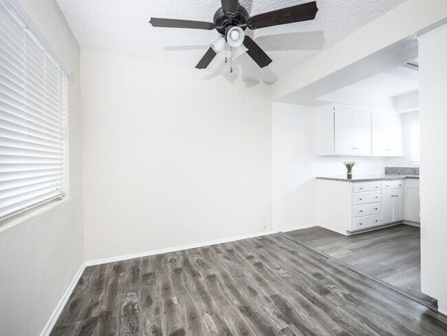 Photo - 6640-6652 Darby Ave