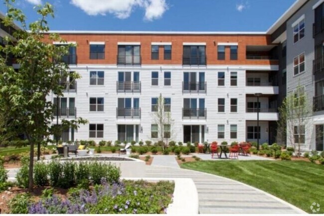 Building Photo - 1 bedroom in Burlington MA 01803 Unit 336 Rental