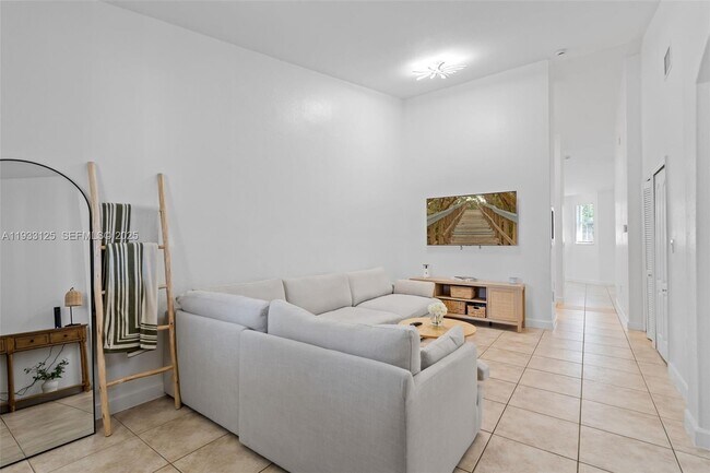 Building Photo - 2731 SE 17th Ave Unit 211