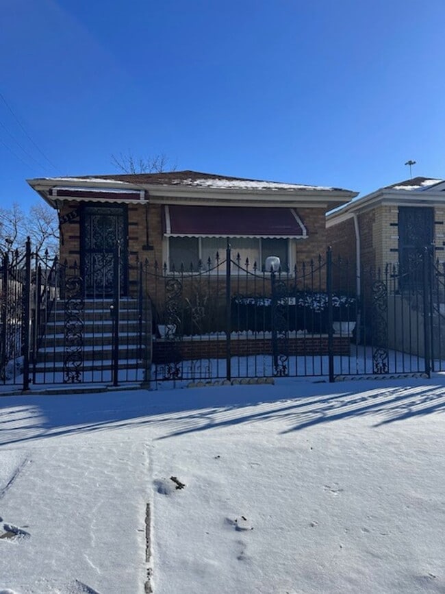 Building Photo - Gage Park 3 bedroom house for Rent