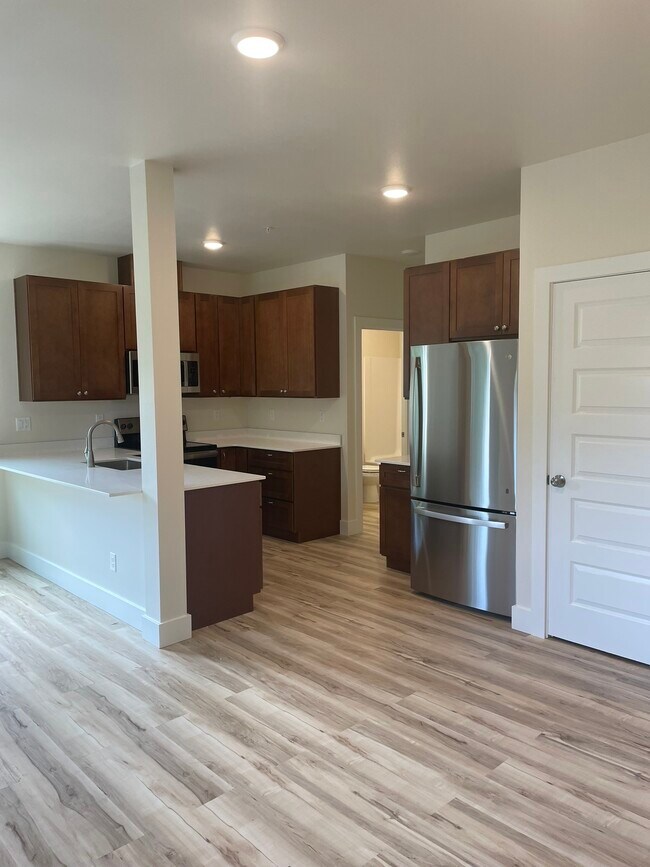 Photo - 2950 SW Coho St