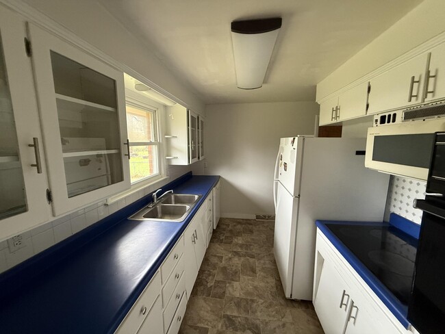 Photo - 211 Bourn Ave