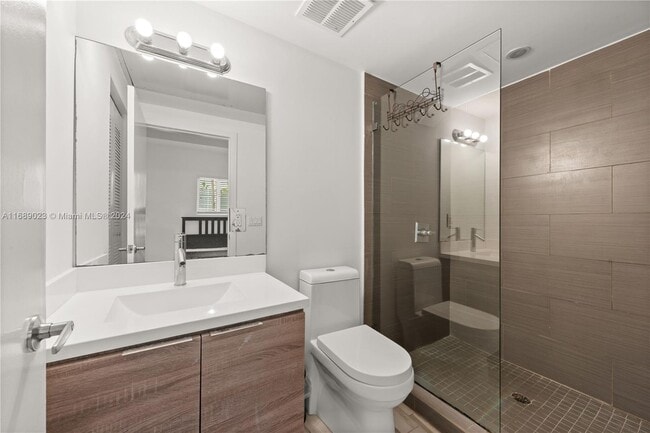 Photo - 1560 Meridian Ave Unidad 109
