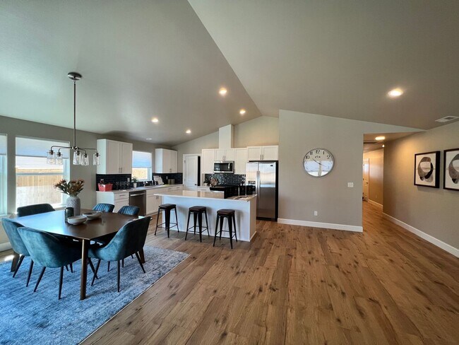 Photo - 304 Unit House