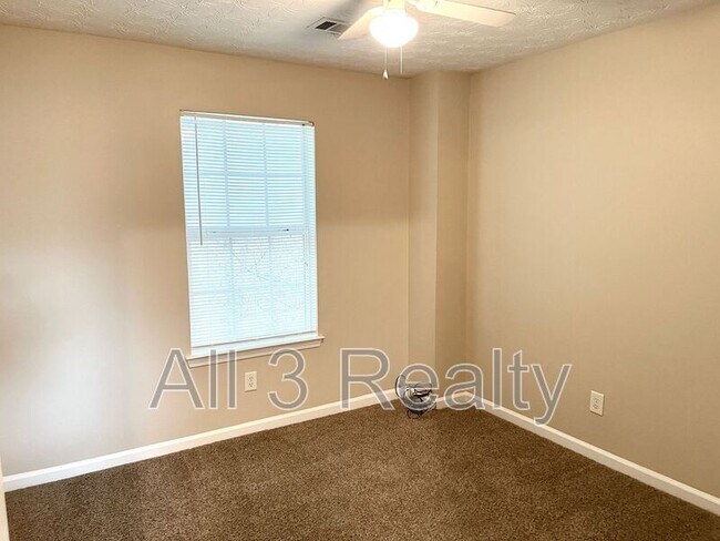 Photo - 448 Townsend Bend