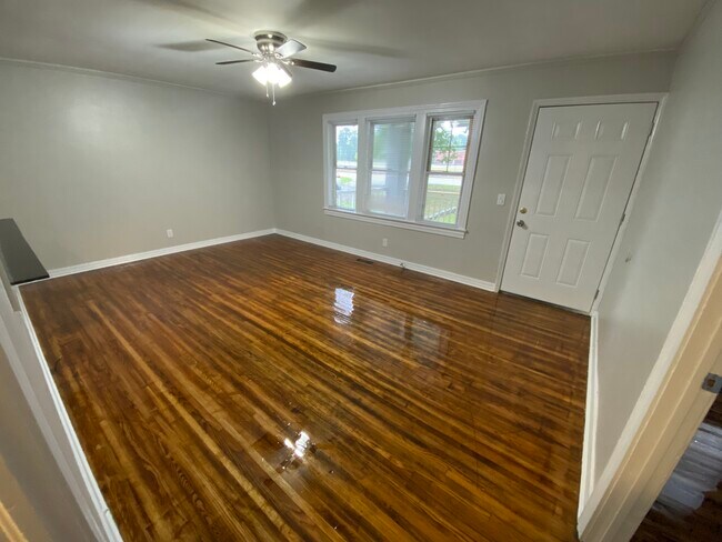 Photo - 608 S Main St