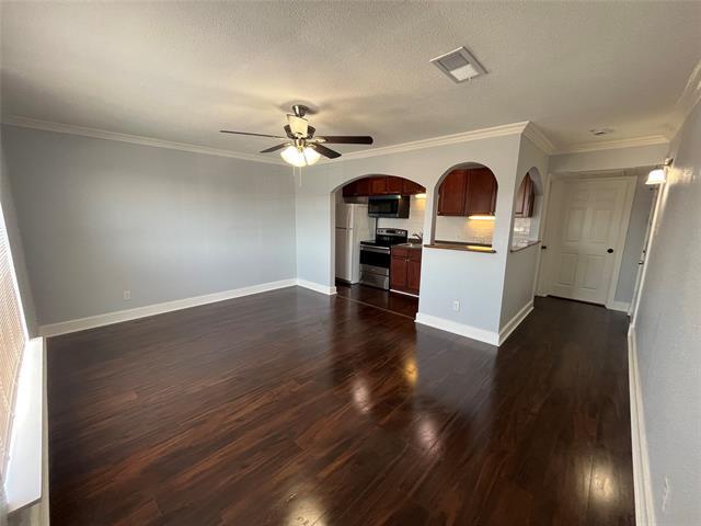 Building Photo - 2518 N Fitzhugh Ave Unit 203
