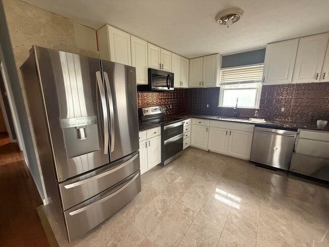 Photo - 628 Locust St NW