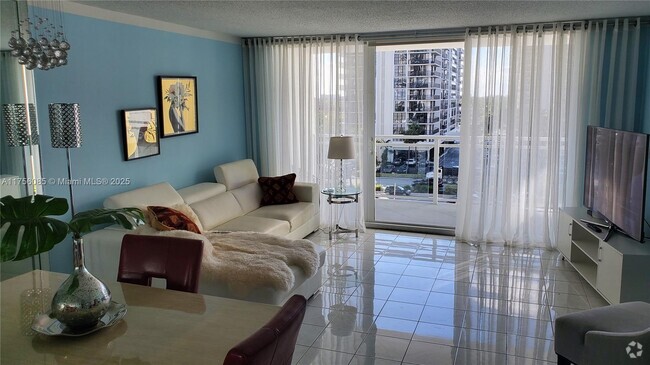 Building Photo - 2030 S Ocean Dr Unit 401 Rental