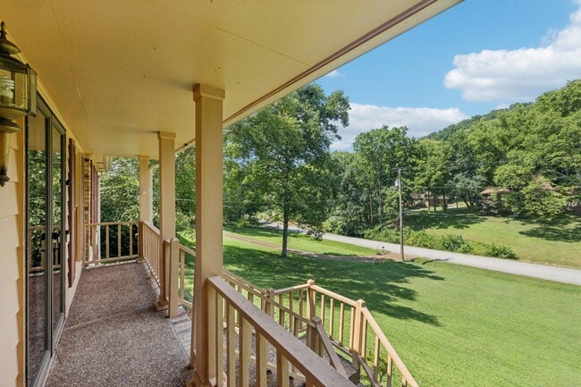 Photo - 1972 Sunnyside Dr