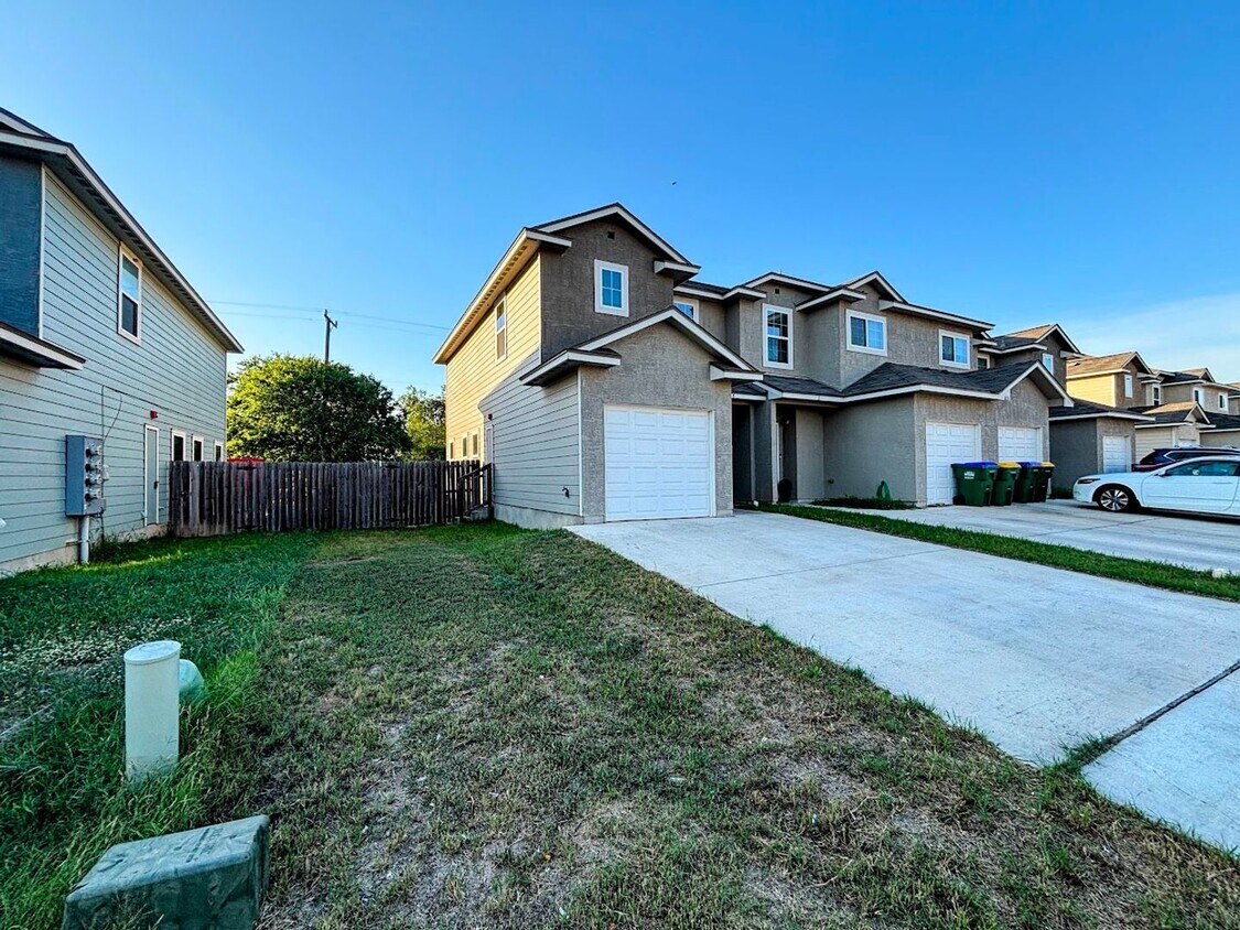 Experience Refined Living in This Elegant ... - Experience Refined Living in This Elegant ...