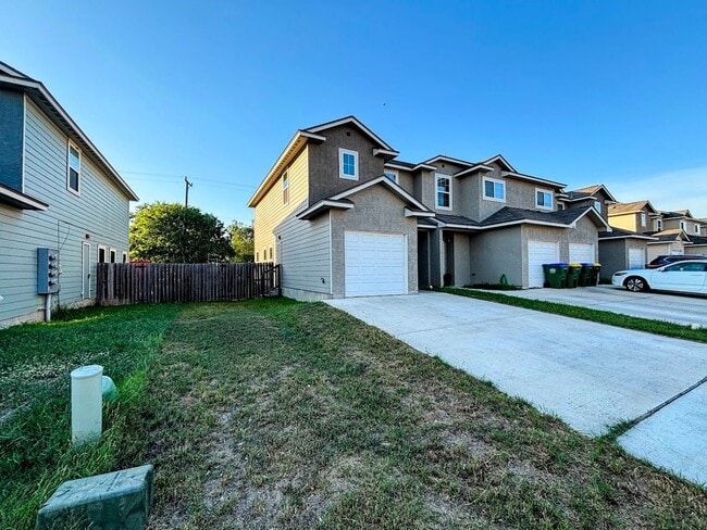 Experience Refined Living in This Elegant ... - Experience Refined Living in This Elegant ... Townhome