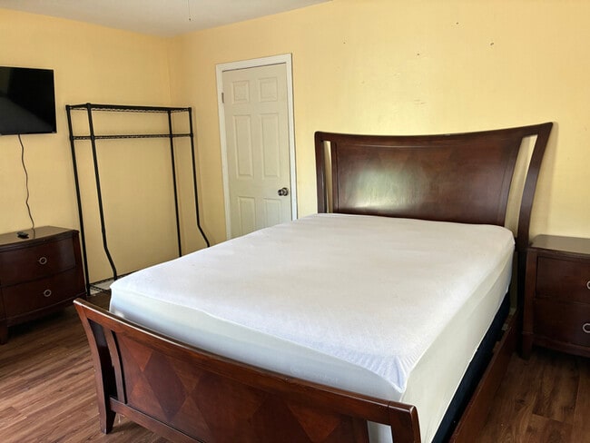 Photo - 4586 Park St