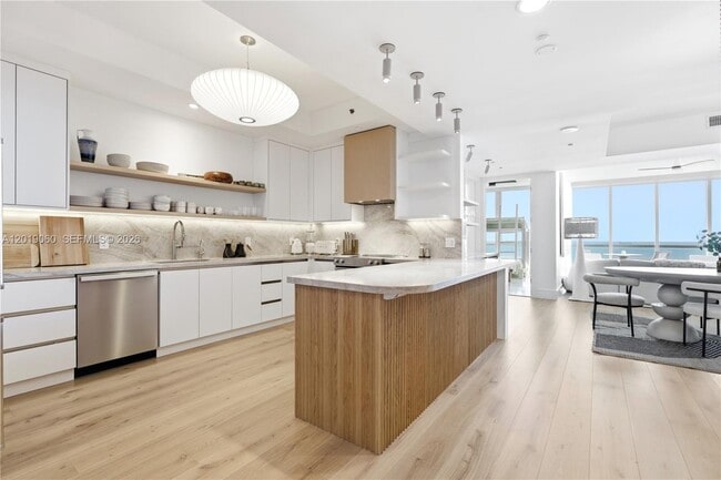 Photo - 100 South Pointe Dr Unit 1807