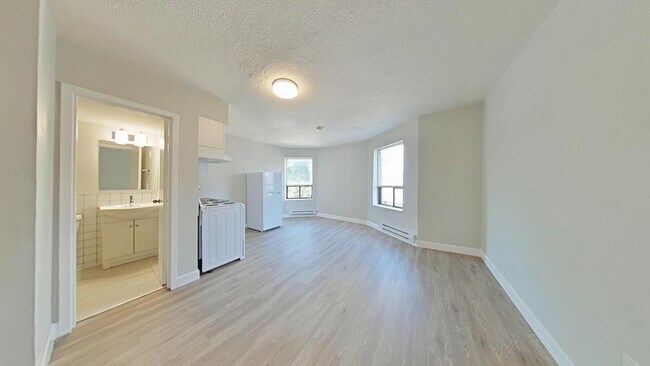 Photo - 1510-1512 King St W