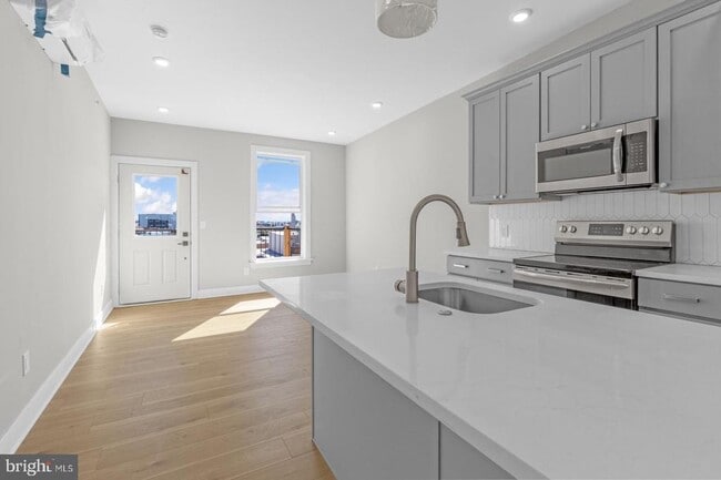 Photo - 1935 N 2nd St Unit 402