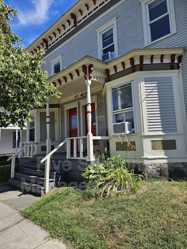 Building Photo - 206-208 North Champlain Street - 208 Rental