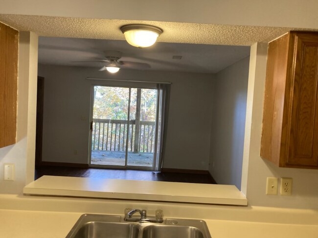 Photo - 1080 Mace Rd