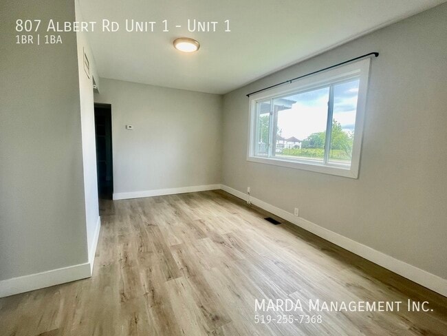 Building Photo - COZY 1-BEDROOM/1BATH MAIN FLOOR APARTMENT -ALL INCLUSIVE Unit 1