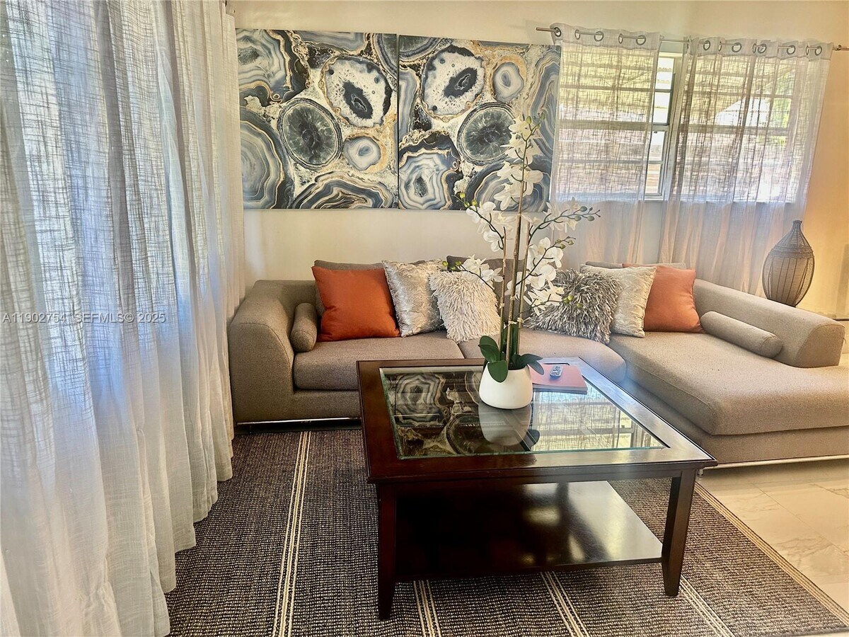 Photo - 1008 N 15th Ave