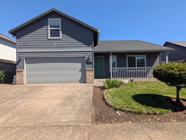Photo - Great 3 bed/2bath home with bonus space and fenced in yard!